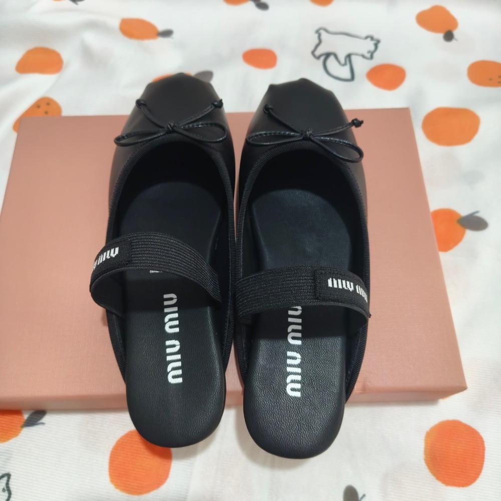 Miu Miu Black Leather Bow-Front Slide Mules - Picture 3 of 11
